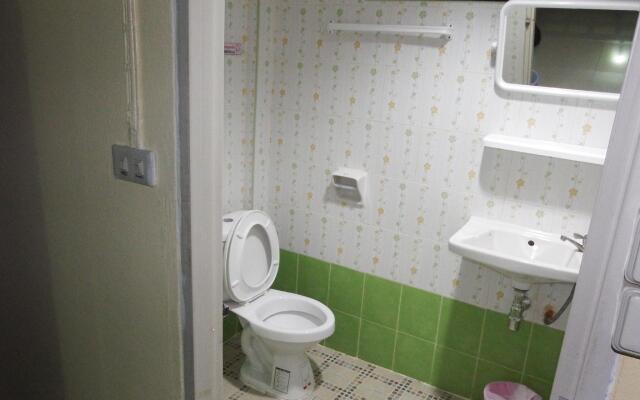 Pon-Pon & Nuan-La-Or