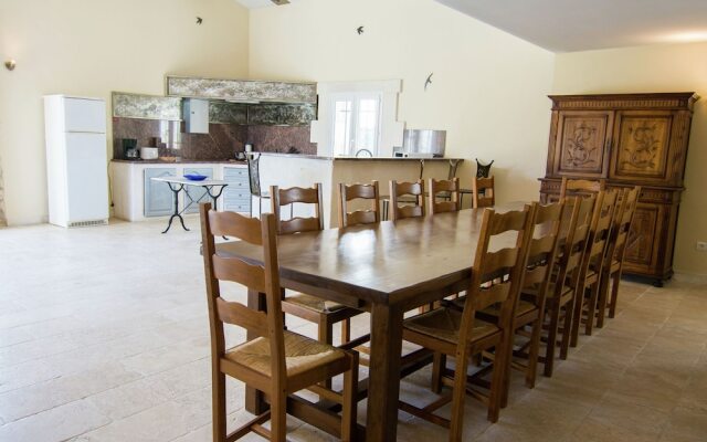 Welcoming Villa with Private Pool in Montfrin