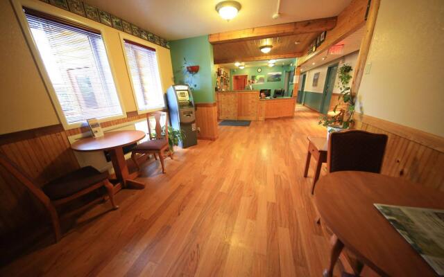 Long House Alaskan Hotel