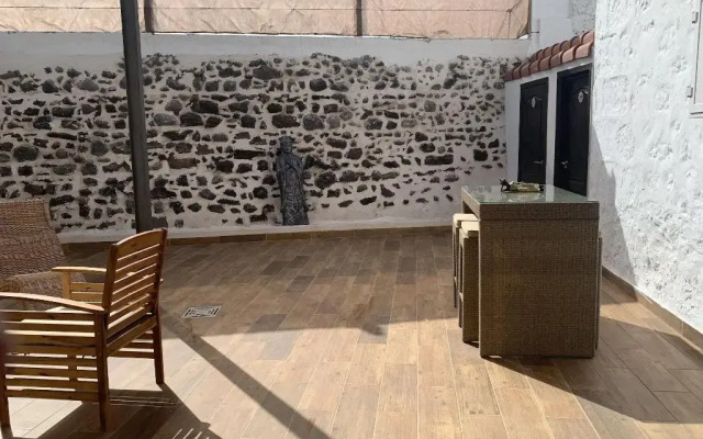 Valtisya House Pool & Airport