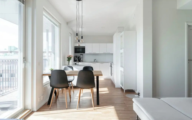 Luxurious 1BR Penthouse with Balcony