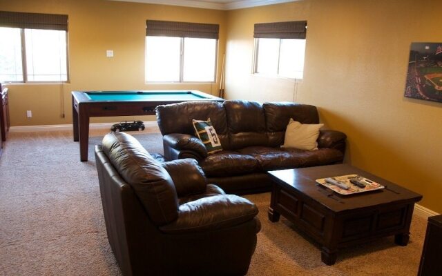 Belle's Castle 7 Bedrooms 3.5 Bathrooms Home