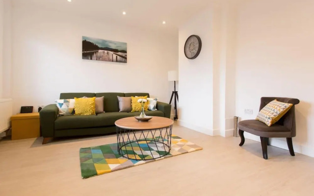 Immaculate 2-bed House in Dartford