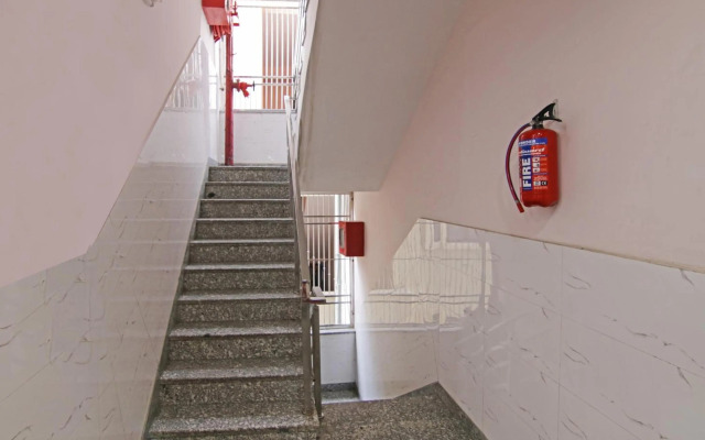 OYO Flagship 70281 Hotel Rishabh Inn