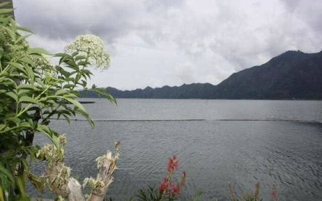 Batur Lakeside Huts