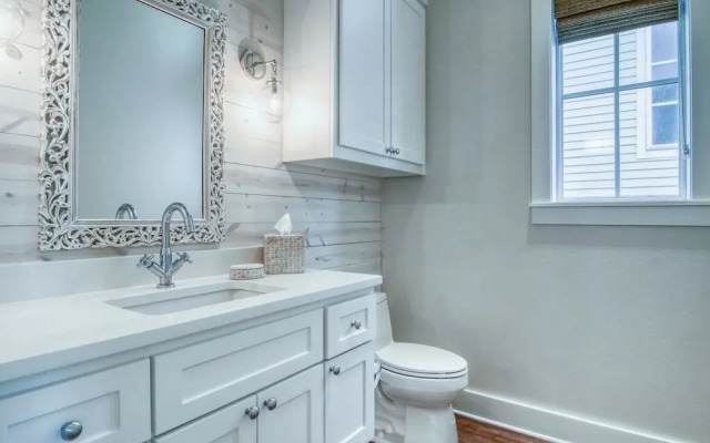 Seaside Sojourn 111 LA