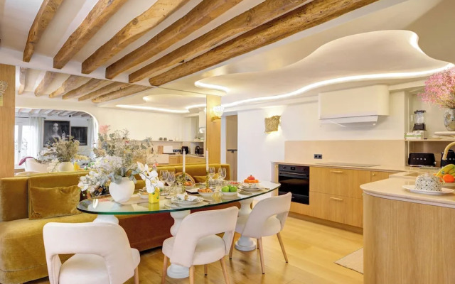 Champs Elysees AC Luxe with Terrace