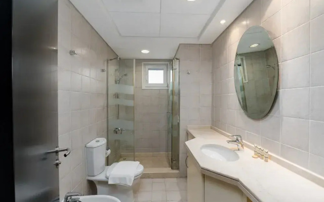 Artsy 4BR DIP Villa w Community Pool Gym