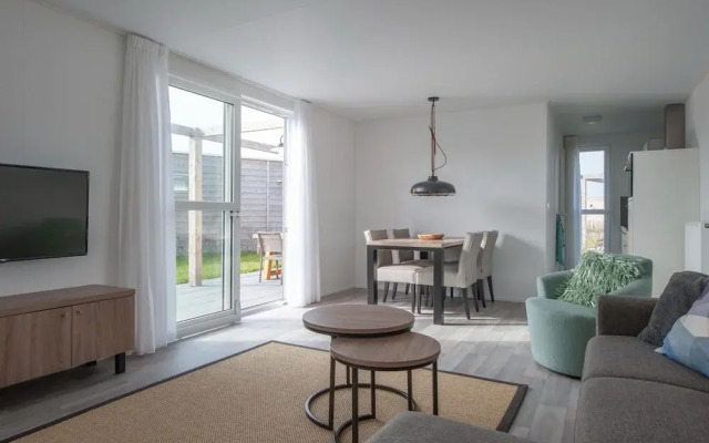Modern Lodge With Combi-microwave, Beach at 500 m