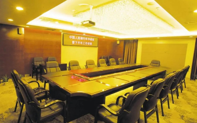 Super 8 Hotel Sanyuanli Subway Station