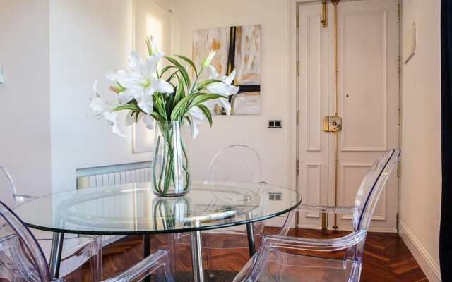 Beautiful 1bed Sleeps 6 W/terrace Heart of Madrid