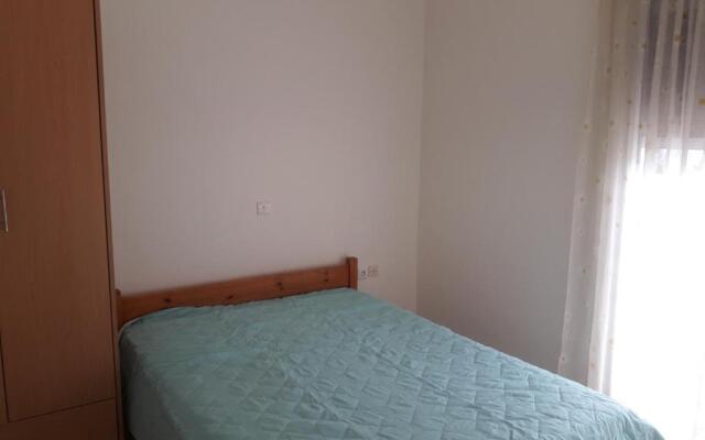 apt 30m from beach