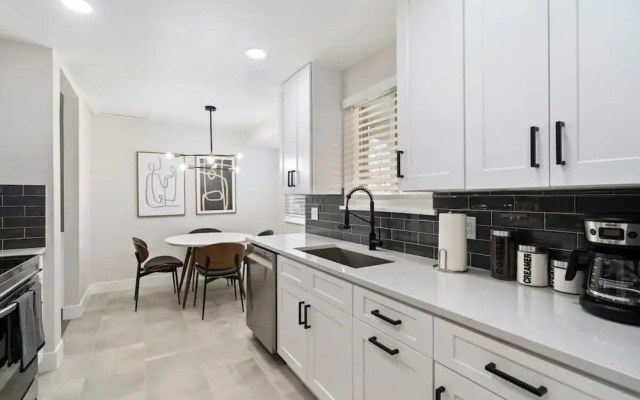 @ Marbella - Modern 4-br Retreat Chef's Kitchen
