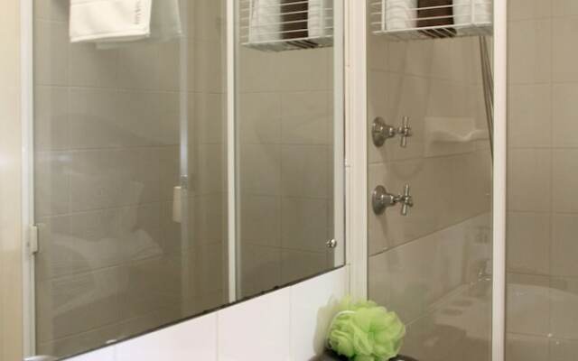 Adelaide Cbd Apartment - 3Br, 2Bath & Carpark