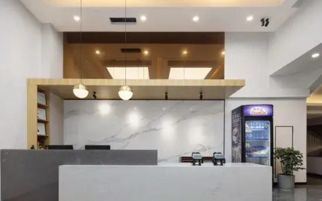 Qingchen Cinema Hotel (Changde Pedestrian Street)