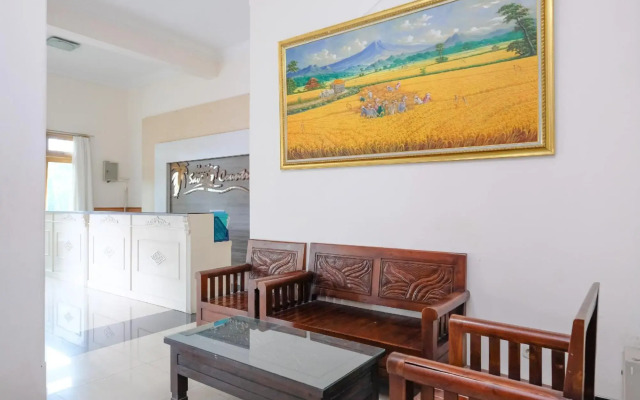 Hotel Savitri Country