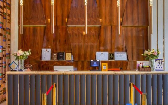 Waters ACME Hotel