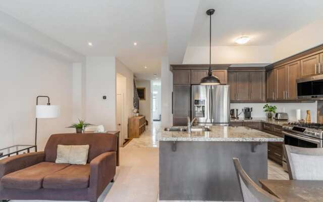 Modern Lakeshore 3BR 3BA TH Free Parking BBQ