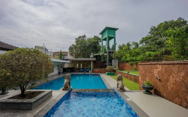 Stunning Hilltop 3BR Villa w Pool and River View