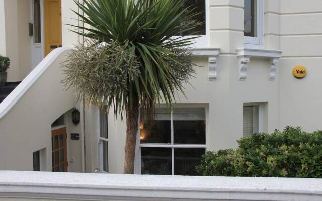 Central Brighton 2 Bedroom Apartment