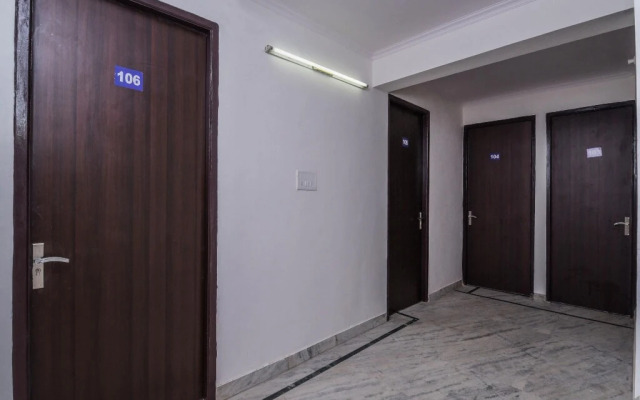 Golden Plaza By OYO Rooms