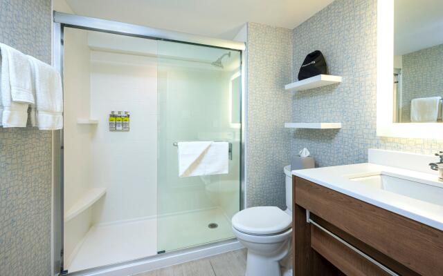 Holiday Inn Express Toronto - Downtown by IHG