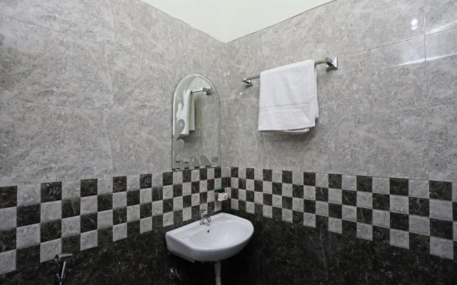 OYO 17293 Country Residency