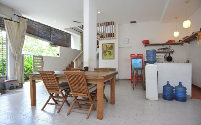 Airy Seminyak Kerobokan Tegal Cupek Gang Karna Bali
