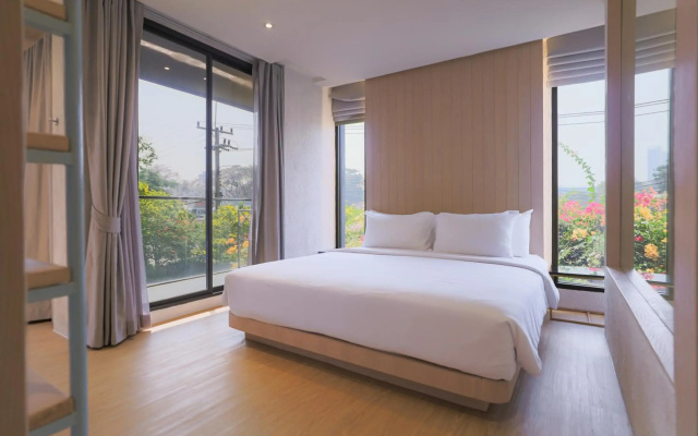 Balcony Seaside Sriracha Hotel & Serviced Apartments