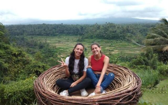 Mahagiri Resort & Restaurant