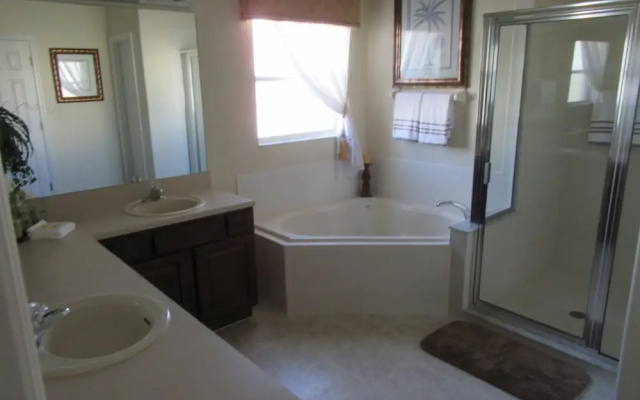 Glenbrook 5 Bed / 4 Bath Home
