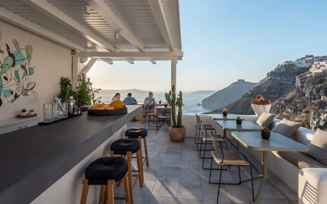 Porto Fira Suites