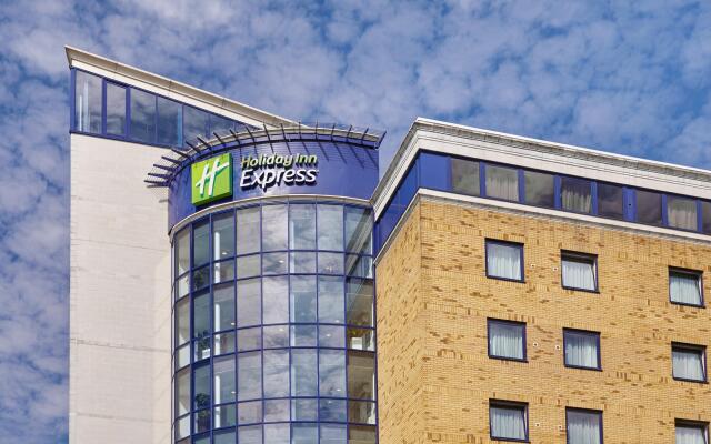 Holiday Inn Express London - Newbury Park, an IHG Hotel