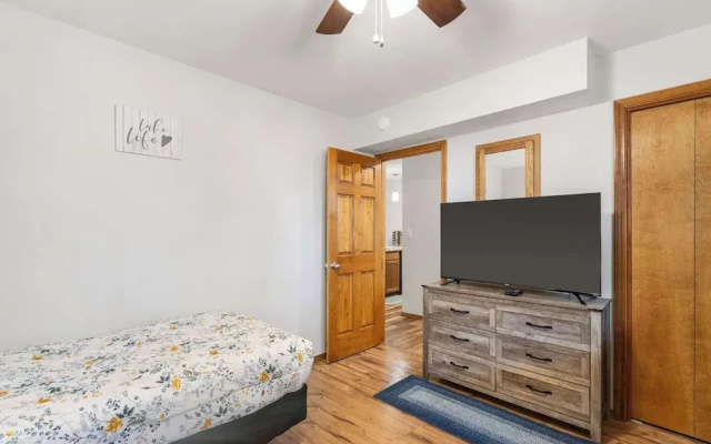 The Greenview Haven: Cozy For 6!