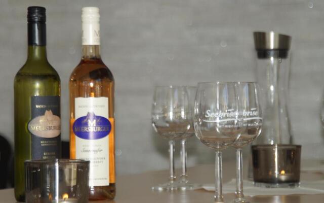 Seebrise mit Musik und Wein