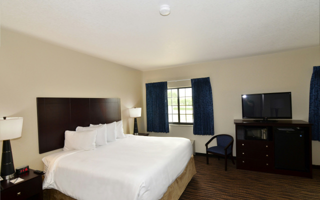 Cobblestone Inn & Suites - Holstein