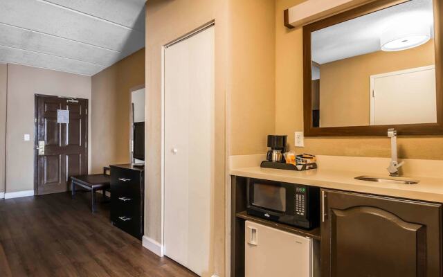 Comfort Inn at Six Flags