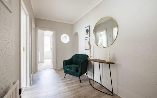 The Hendon Escape - Elegant 3bdr Flat