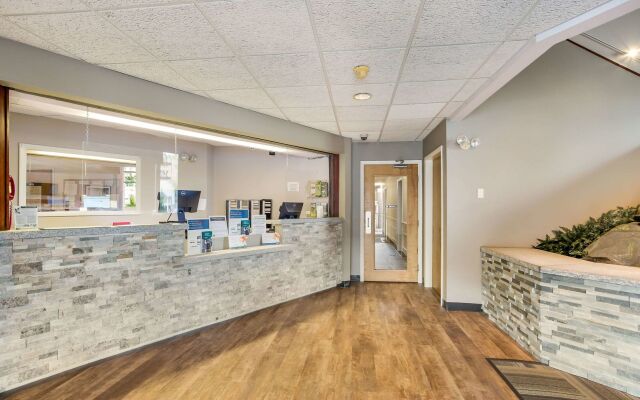 Quality Inn & Suites Gorham Riverside