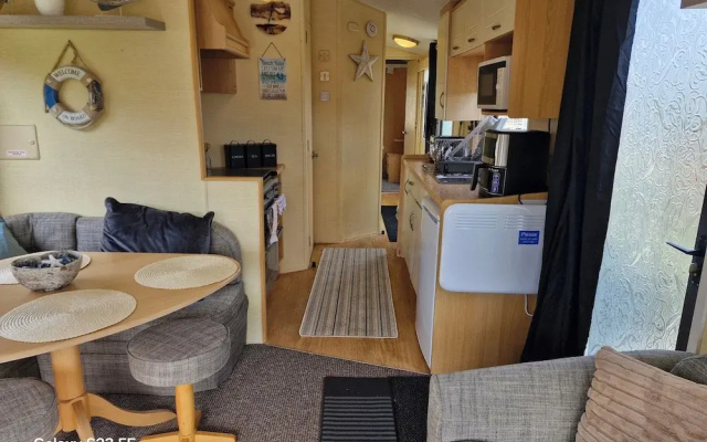 3-bed Caravan - Sleeps 8 - Pool Onsite - Petsok