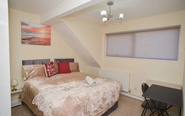 London's Calling U! A Lovely 2 Bedhome Sleeps 1-5!