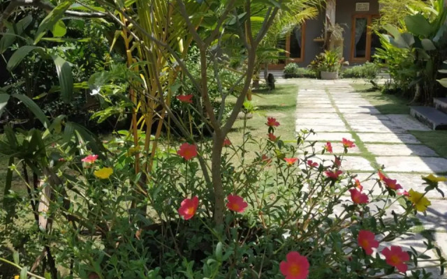 Surf Retreat Villa Sari