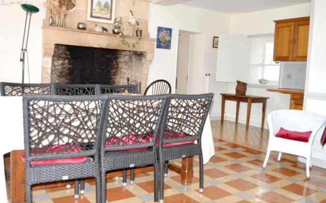 House With 4 Bedrooms In Ri With Enclosed Garden And Wifi - 50 Km From The Beach