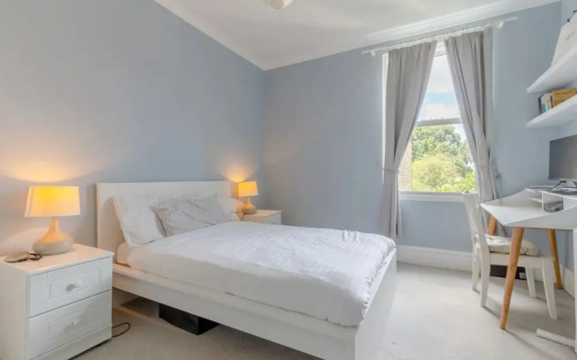 Spacious 2 Bedroom Home in Lewisham
