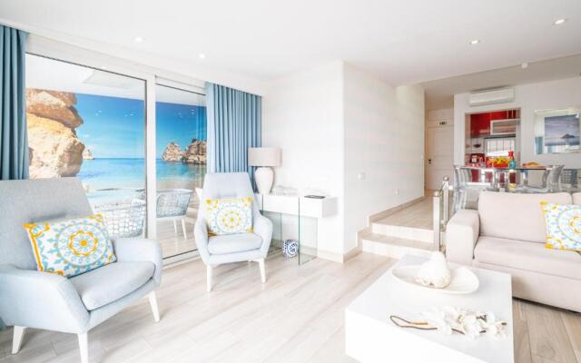 Luxurious Seaview Apartment with pool 5min Beach