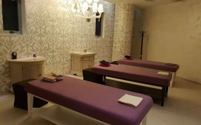 Azure Luxury City Suites by VacationsPH