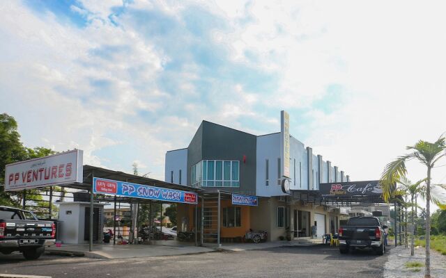 OYO 89859 PP Traveller's Hotel