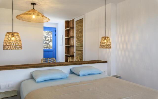 Mesmerising Sea View Lia Residence