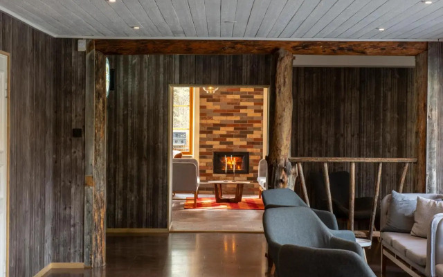 Arctic River Lodge