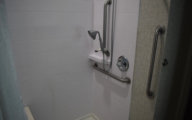 Holiday Inn Express & Suites McPherson by IHG